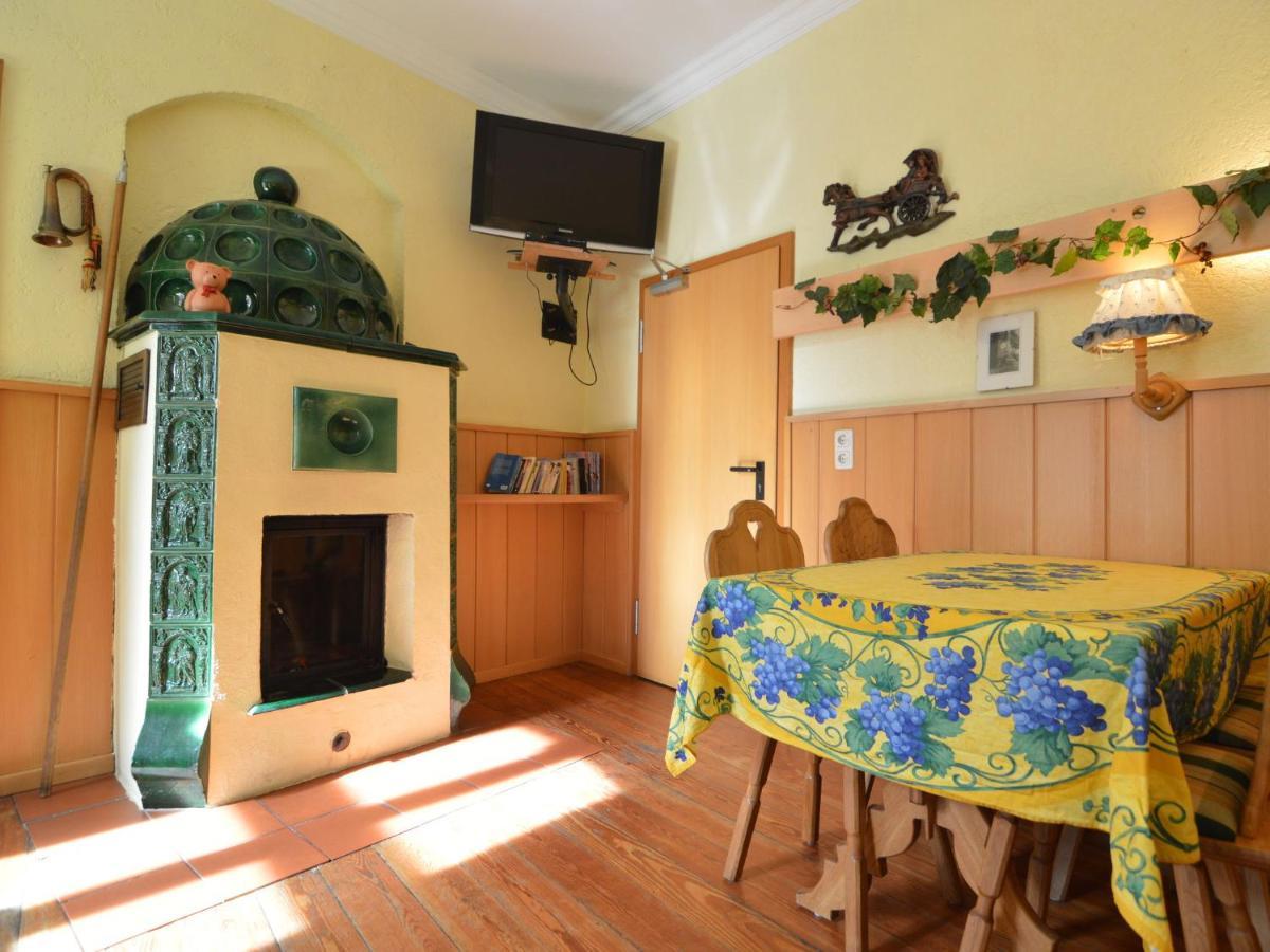 Classy Holiday Home In Uerzig Near Forest الغرفة الصورة