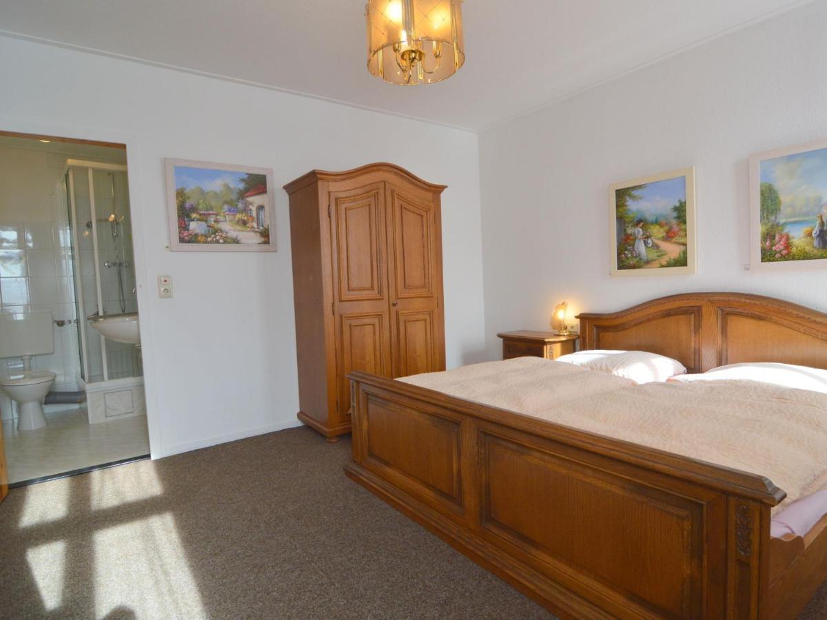 Classy Holiday Home In Uerzig Near Forest الغرفة الصورة